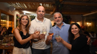 מימין: מירב אינזלברג – סמנכ״לית משאבי אנוש, שי אינזלברג – מנכ״ל משותף, אייל אהרוני – מנכ״ל משותף, אסנת מור – סמנכ״לית שילוח